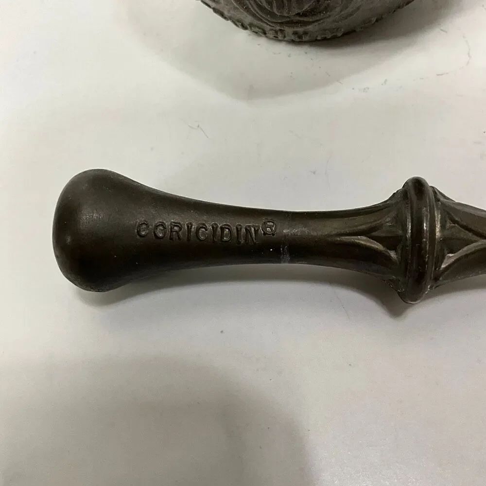 VINTAGE 1968 Schering Brass Mortar & Pestle 6th Edition - Picture 8 of 10